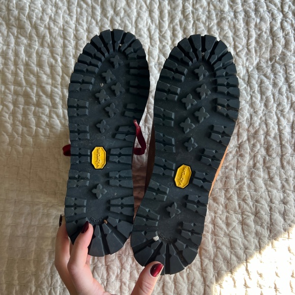 Danner Cascade Tan Leather Hiking Boots with Red Laces - Picture 4 of 8